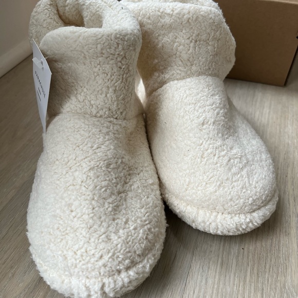 Parachute Cream Bootie Slippers - Picture 8 of 9